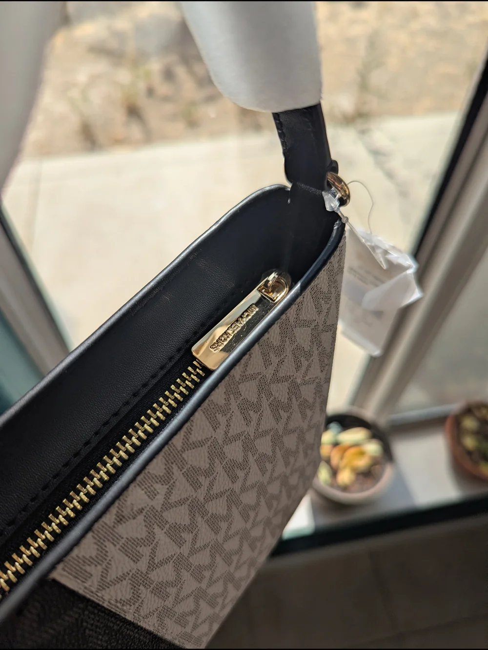 Michael Kors Jet Set Travel Two-Tone Signature Crossbody - Beige & Black